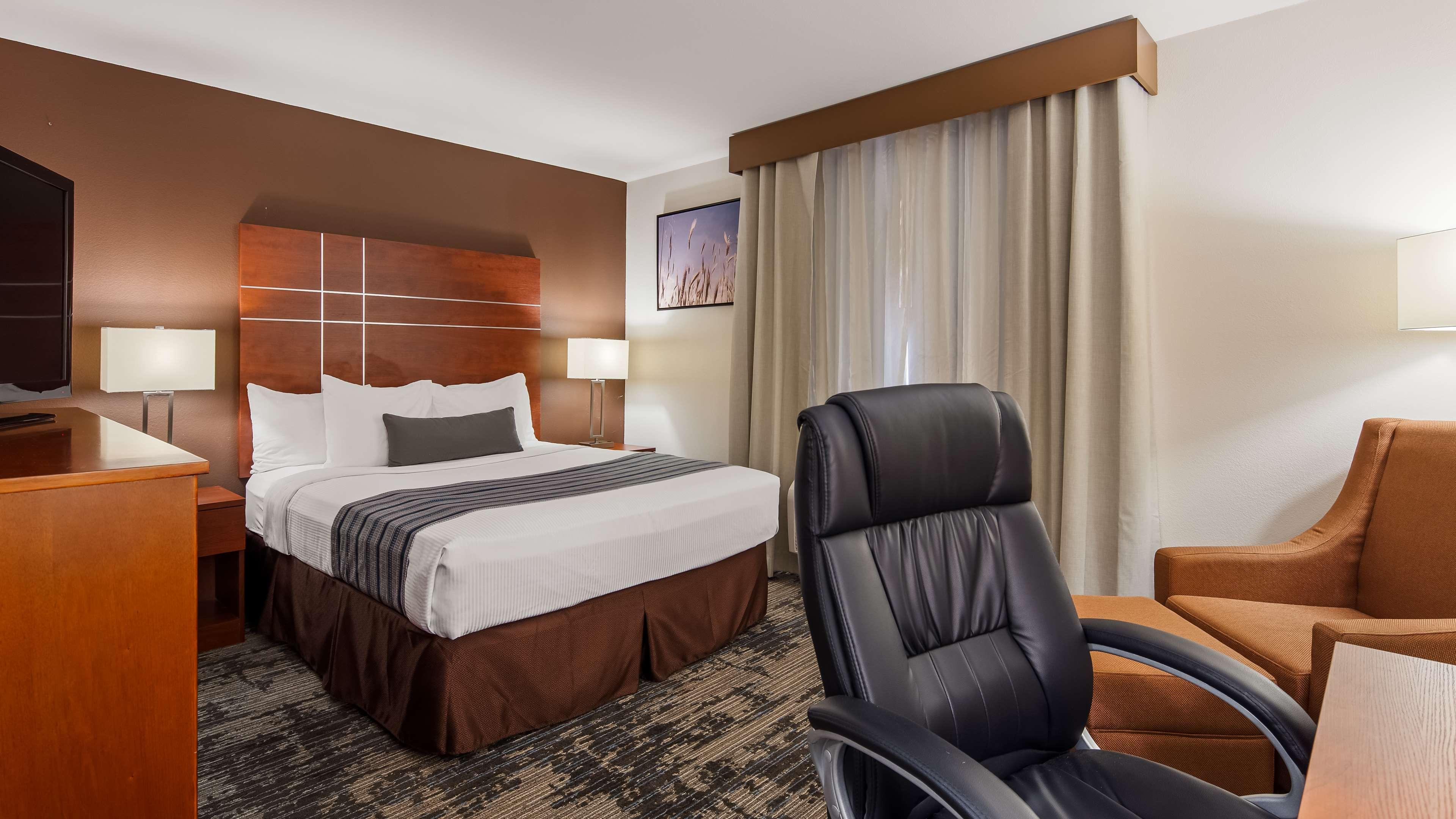 Best Western Plus Wakeeney Inn & Suites Bagian luar foto