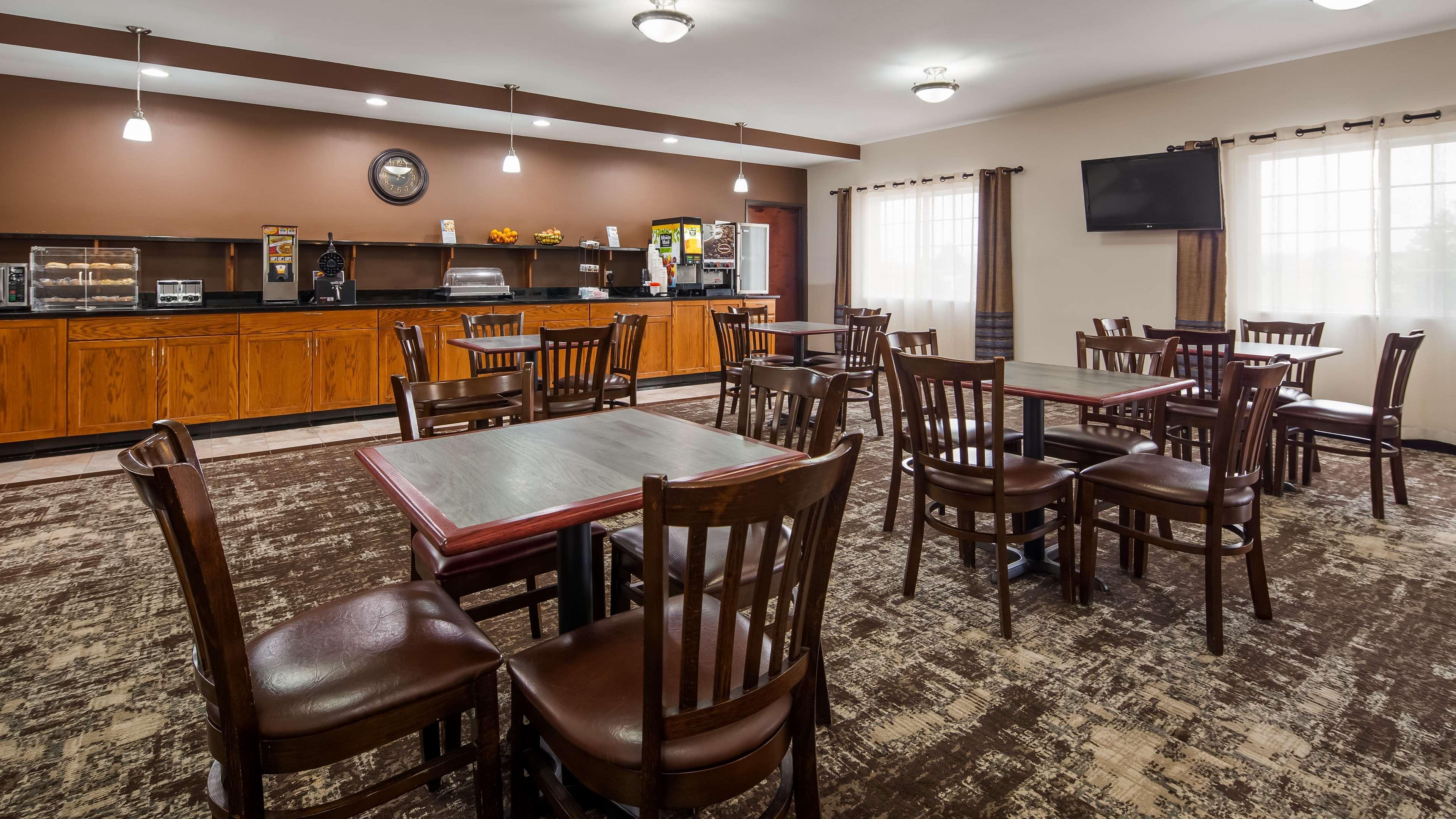 Best Western Plus Wakeeney Inn & Suites Bagian luar foto