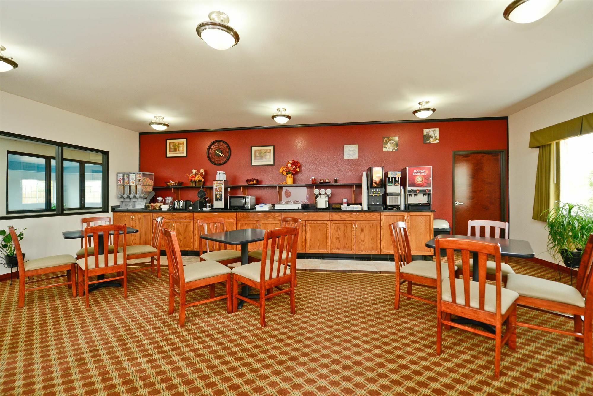 Best Western Plus Wakeeney Inn & Suites Bagian luar foto