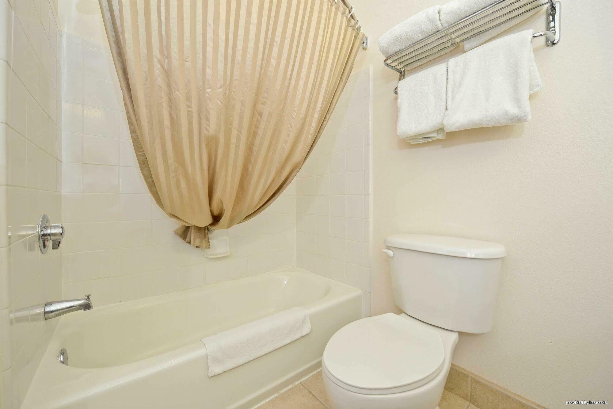 Best Western Plus Wakeeney Inn & Suites Ruang foto